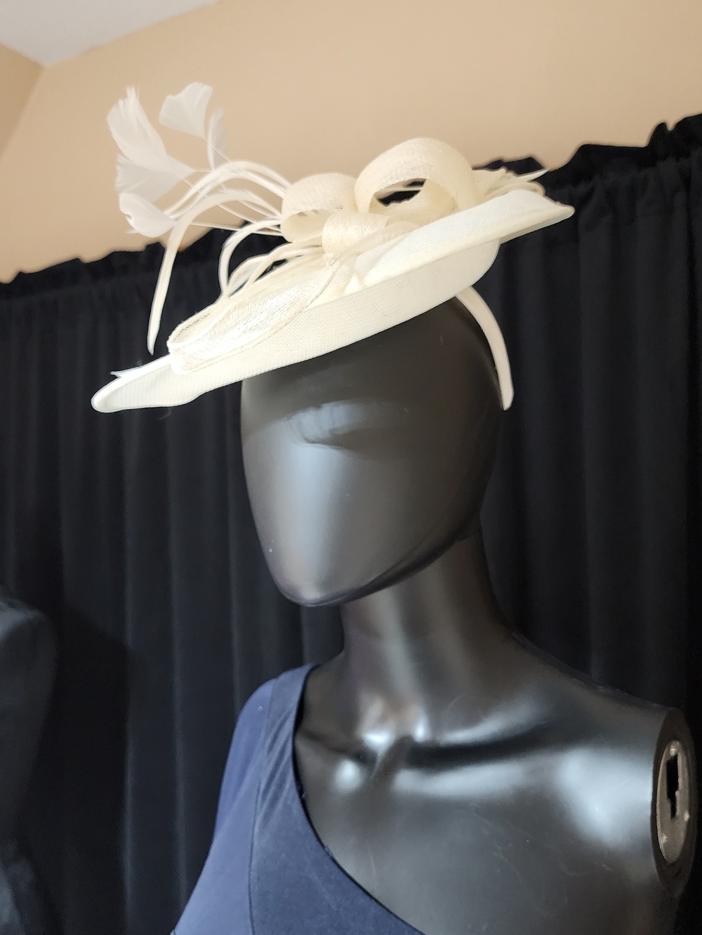 Vintage 80s Ivory Sinamay Fascinator Hat Feather Kentucky Derby Wedding - Picture 9 of 10
